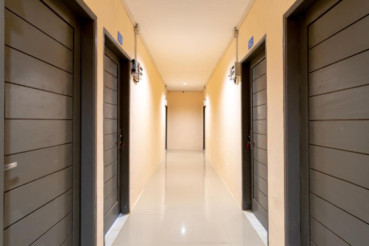 Oyo 2895 Paranginan Residence Medan Luaran gambar