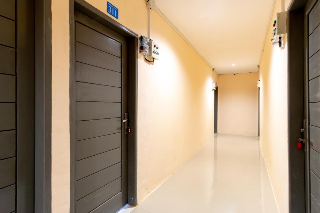 Oyo 2895 Paranginan Residence Medan Luaran gambar