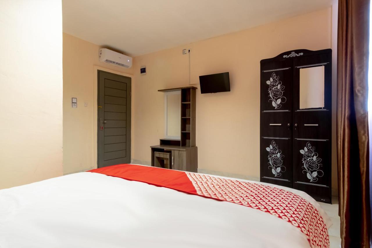 Oyo 2895 Paranginan Residence Medan Luaran gambar